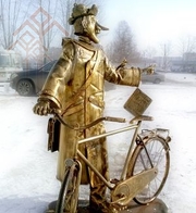 Скульптура почтальона Печкина