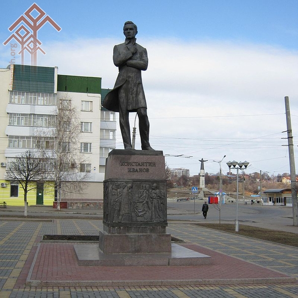 Памятник К.В. Иванову на Красной площади в Чебоксарах