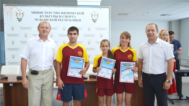 Награждение победителей из Чувашии (справа — Сергей Шелтуков, слева — Константин Никитин)