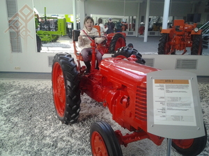 В музее истории трактора