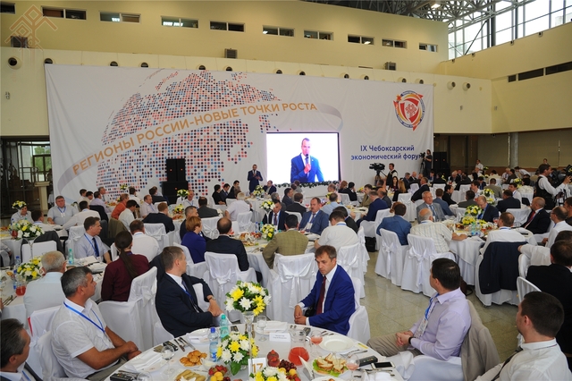 Михаил Игнатьев приветствует участников IX Чебоксарского экономического форума 