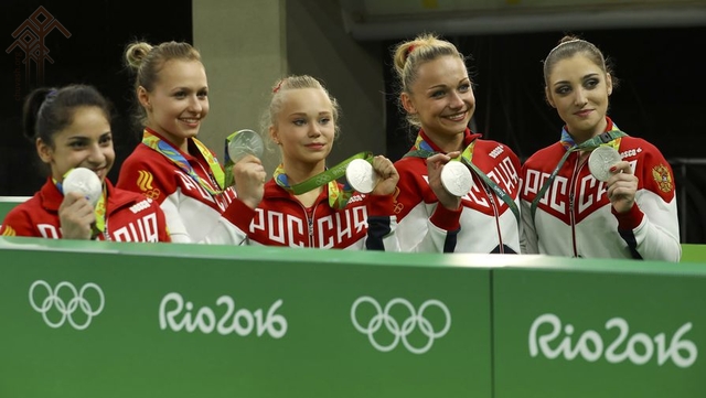 Женская сборная России по спортивной гимнастике на Олимпиаде–2016 (Дарья Спиридонова — вторая слева)