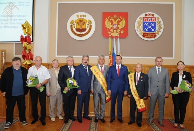 Глава Чуваши Михаил Игнатьев в ряду почетных чебоксарцев. Фото Бориса Филатова