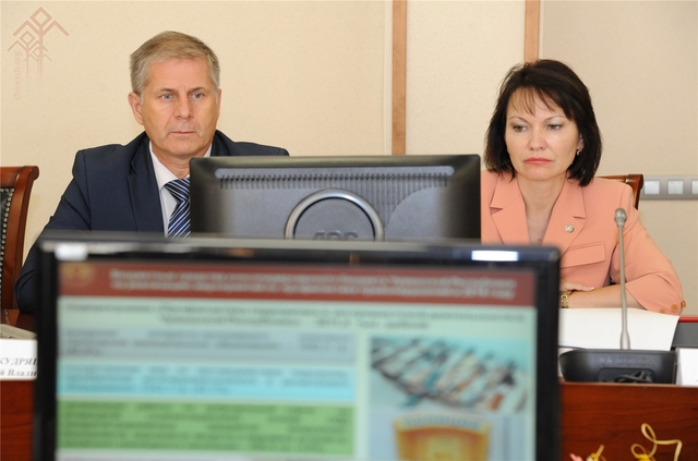 Татьяна Богданова (на фото справа) видит «относительную стабилизацию алкогольной ситуации в Чувашии»