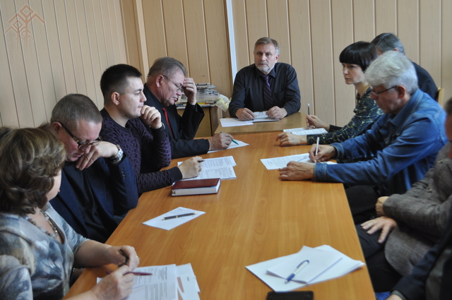 Вячеслав Оринов (в центре) намерен поддержать Всечувашский кинофестиваль