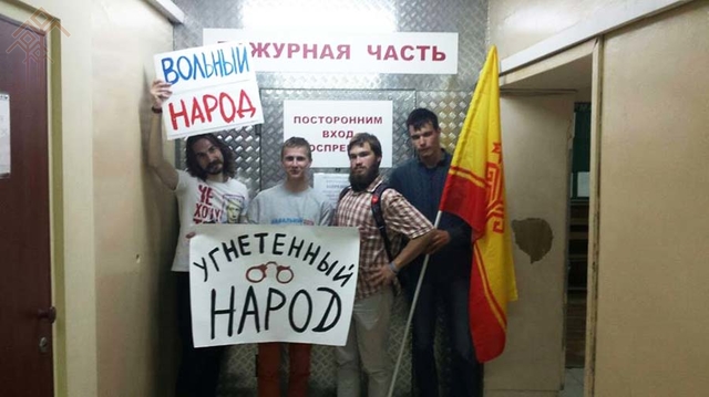 Задержанные с чувашским флагом
