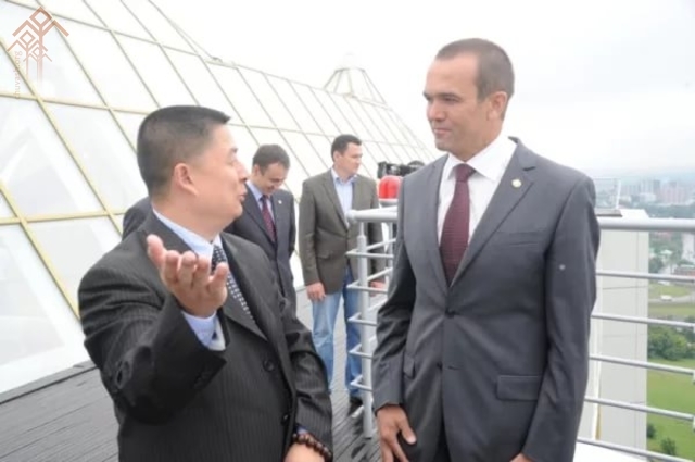 Момент встречи Михаила Игнатьева с китайской делегацией в 2014 году