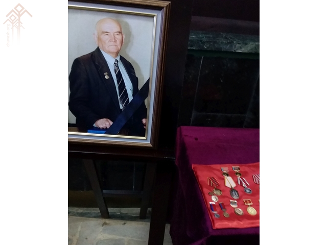 портрет и награды Виктора Немцева в Ритуальном зале. Фото автора
