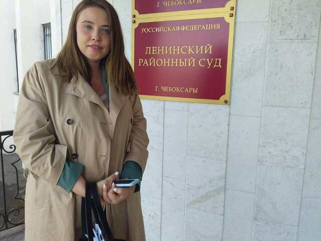 Журналистка Дарья Комарова после судебного заседания. Фото автора